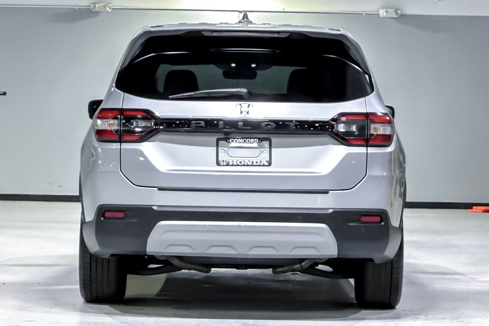 Used 2025 Honda Pilot EX-L image 10
