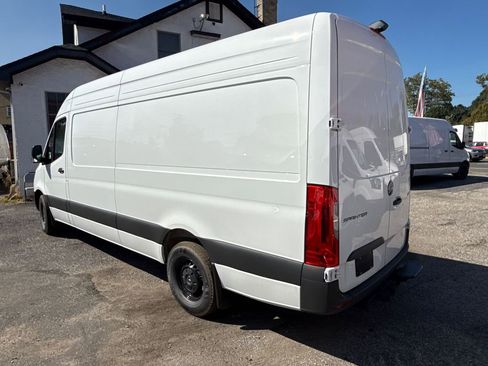 Used 2025 Mercedes-Benz Sprinter 2500 image 5