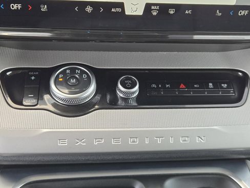 Used 2025 Ford Expedition Active RWD image 14