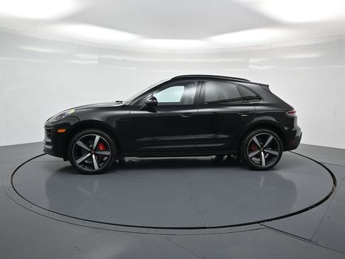 Certified 2025 Porsche Macan S image 2