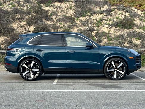 Certified 2025 Porsche Cayenne E-Hybrid image 9