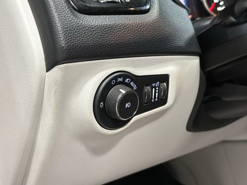 Used 2018 Jeep Compass Limited w/ Navigation Group AWD/4WD image 22