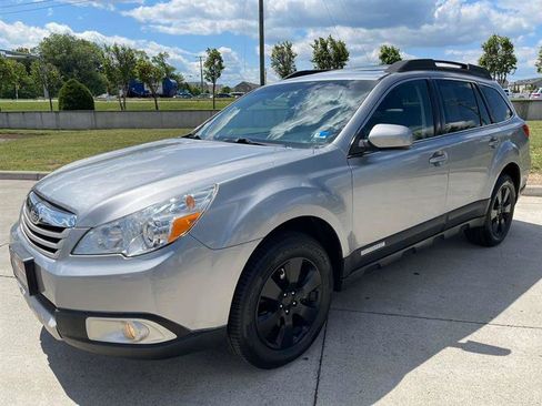 Used 2011 Subaru Outback 3.6R Limited w/ PWR Moonroof Pkg AWD/4WD image 8