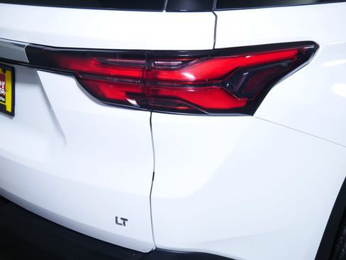 Used 2023 Chevrolet Traverse LT AWD/4WD image 17