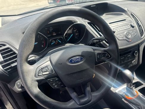 Used 2017 Ford Escape SE FWD image 19