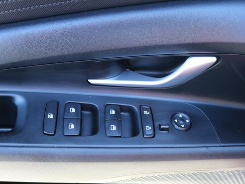 Used 2021 Hyundai Elantra SE image 14