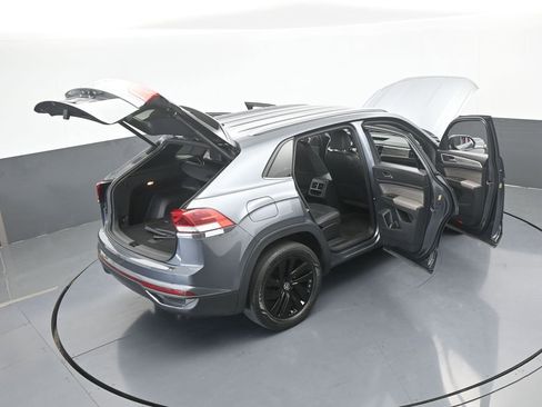 Used 2022 Volkswagen Atlas Cross Sport SE w/ Black Wheel Package image 71