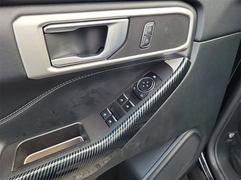 Used 2022 Ford Explorer XLT image 14