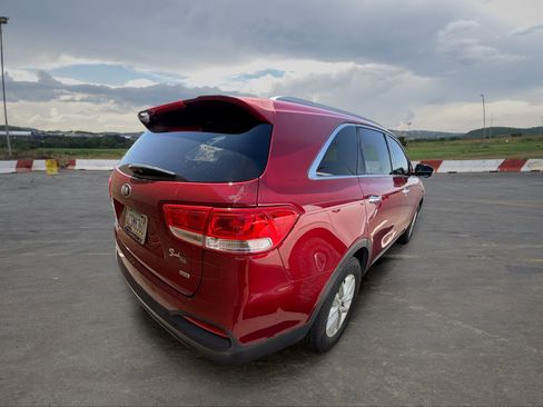 Used 2016 Kia Sorento FWD image 3
