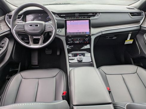 New 2025 Jeep Grand Cherokee Limited w/ Black Appearance Package image 25