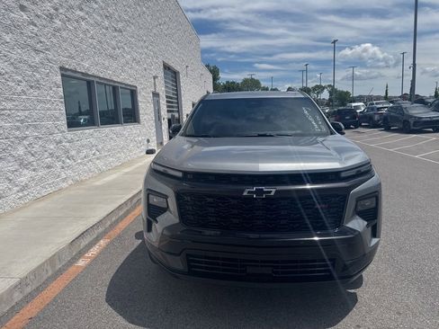 Used 2026 Chevrolet Traverse RS FWD image 2