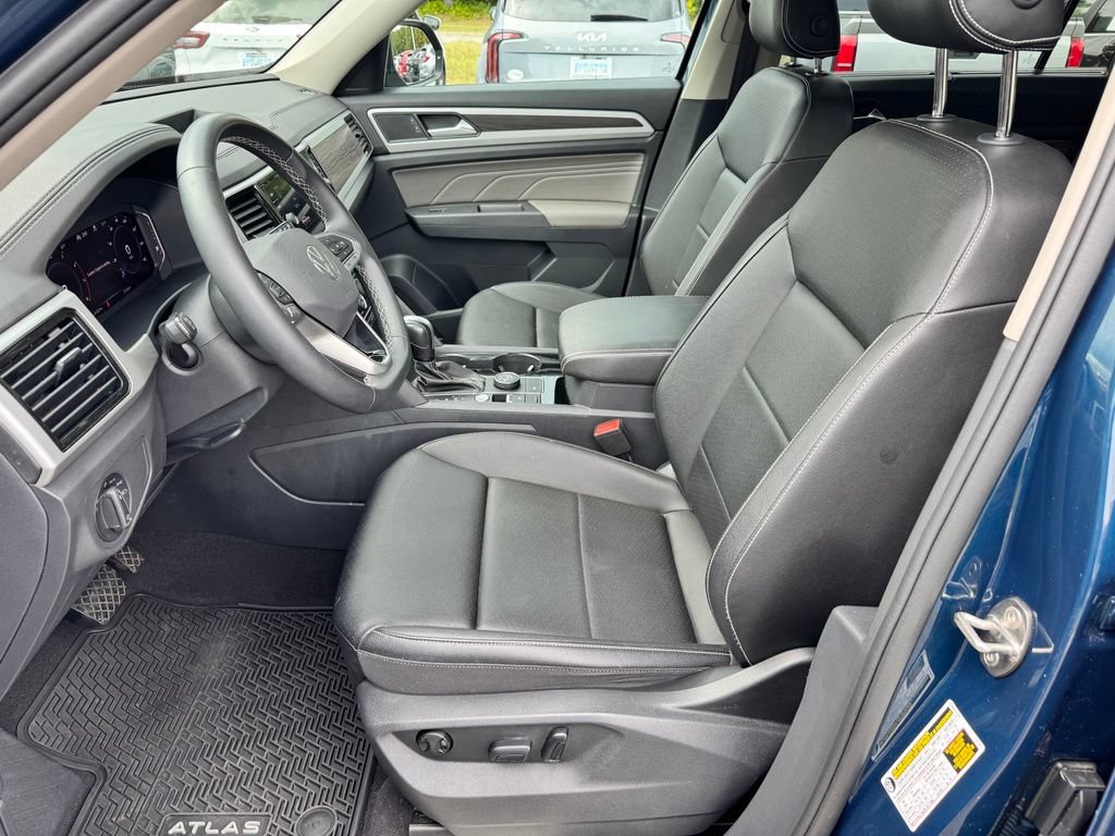 Used 2023 Volkswagen Atlas SE w/ Panoramic Sunroof Package AWD/4WD image 12