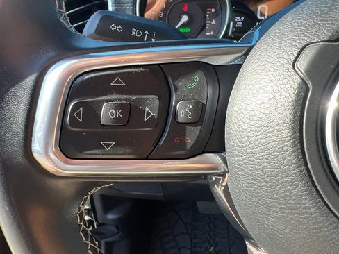 Used 2022 Jeep Wrangler Unlimited Sahara AWD/4WD image 13