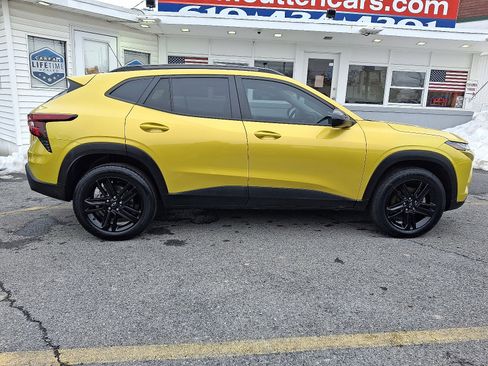 Used 2024 Chevrolet Trax ACTIV w/ Sunroof Package image 6