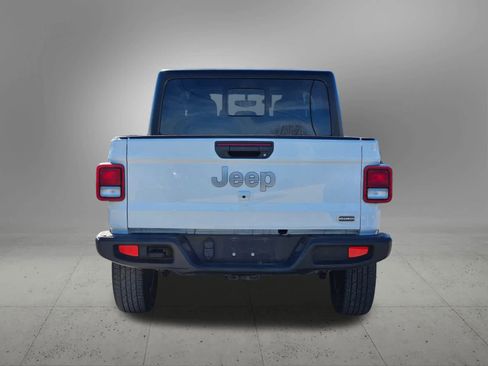 Used 2023 Jeep Gladiator Overland image 5
