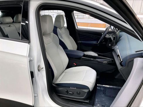 Used 2024 Volkswagen ID.4 Pro S image 10