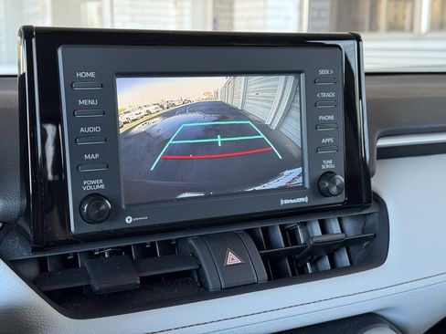 Used 2021 Toyota RAV4 XLE image 27