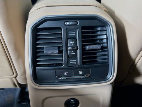 New 2026 Porsche Macan image 27