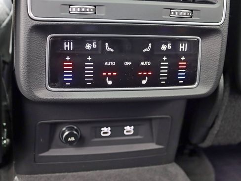 Used 2021 Audi Q8 Prestige w/ Prestige Package image 29