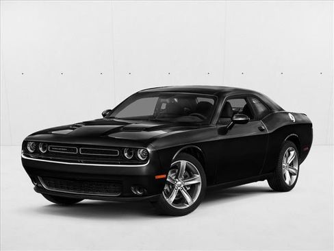 Used 2017 Dodge Challenger SXT RWD image 1
