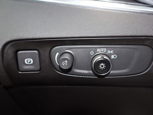 Used 2020 Buick Enclave Premium w/ Sun and Sites Package AWD/4WD image 19