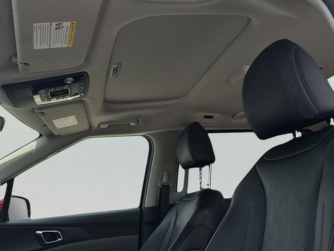 Used 2025 Kia Carnival SX FWD image 15