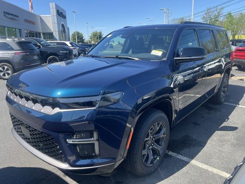 New 2026 Jeep Grand Wagoneer L Limited AWD/4WD image 4