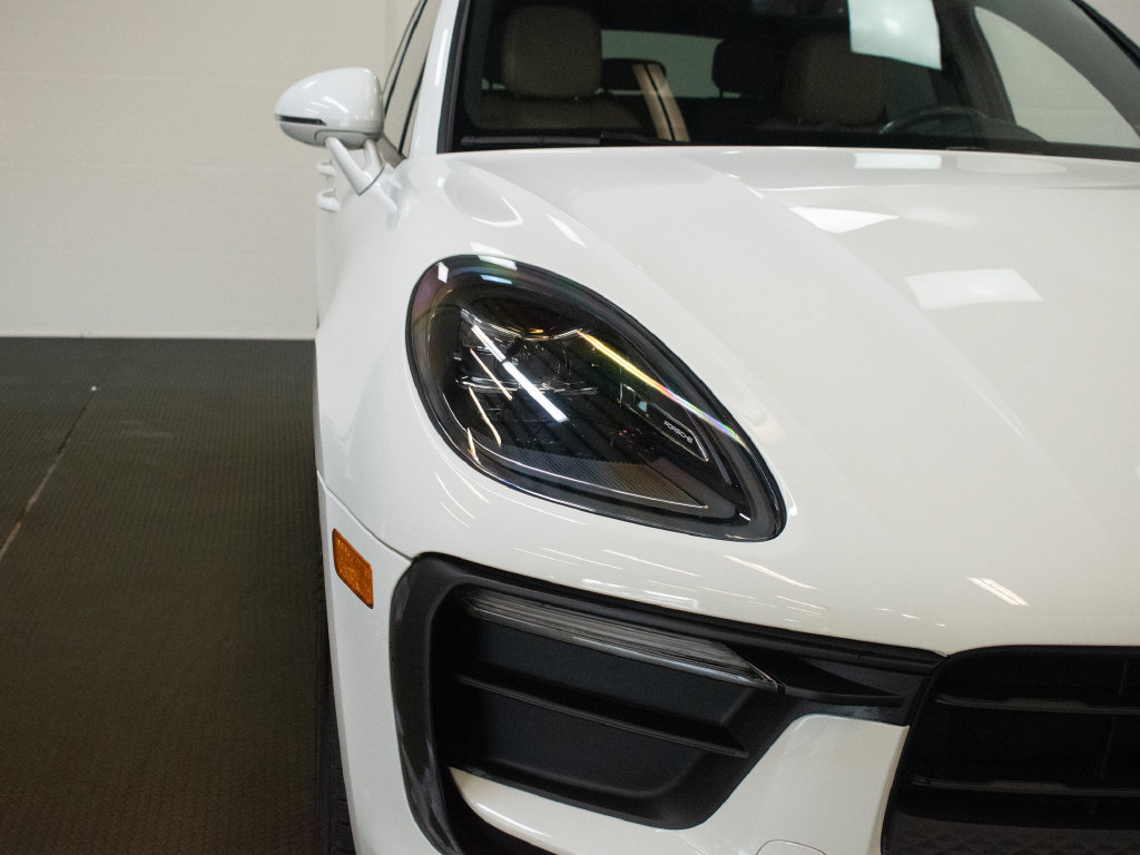 Certified 2023 Porsche Macan AWD/4WD image 11