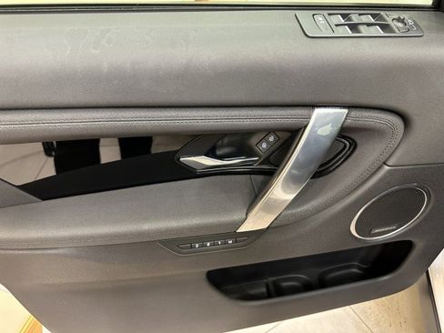 Used 2023 Land Rover Discovery Sport SE image 20