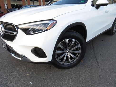 Used 2025 Mercedes-Benz GLC 300 4MATIC image 23