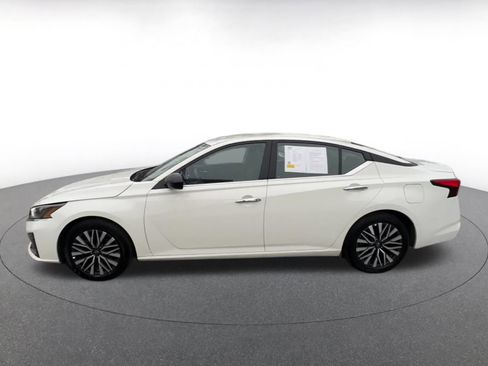 Used 2025 Nissan Altima 2.5 SV image 9