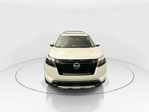 Used 2025 Nissan Pathfinder Platinum AWD/4WD image 3