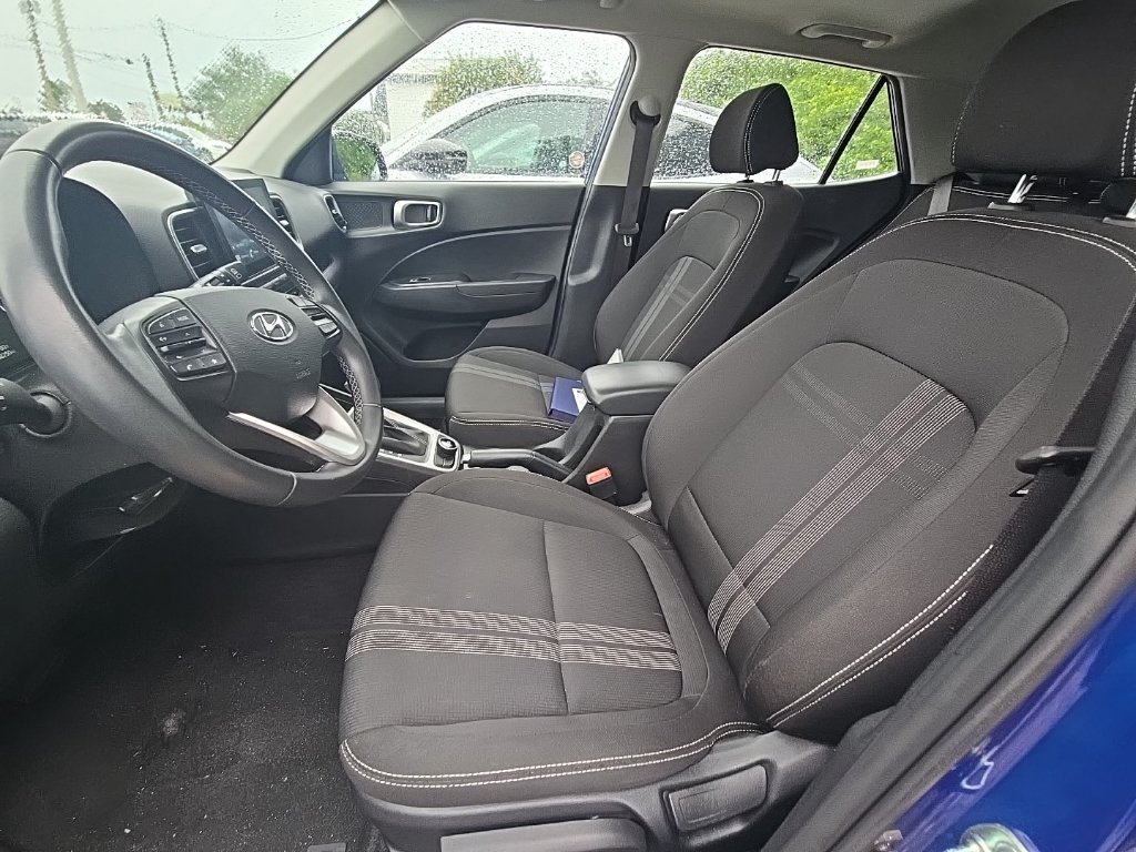 Used 2025 Hyundai Venue SEL FWD image 4