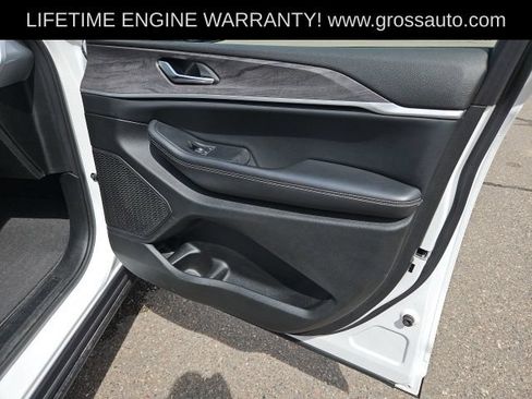 Used 2023 Jeep Grand Cherokee Limited w/ Luxury Tech Group II AWD/4WD image 34