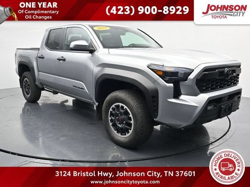 Used 2025 Toyota Tacoma TRD Off-Road AWD/4WD image 1