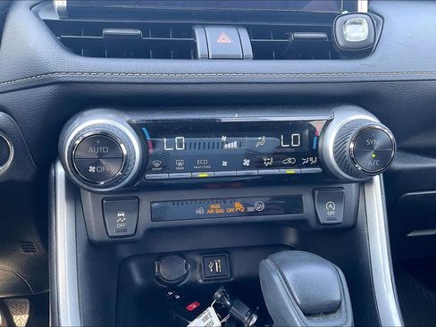 Used 2024 Toyota RAV4 XLE FWD image 31