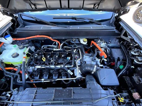 Certified 2025 Ford Maverick Lariat w/ Black Appearance Package image 27