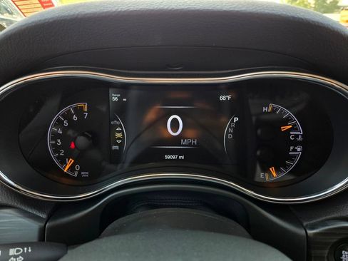 Used 2020 Jeep Grand Cherokee Altitude AWD/4WD image 21