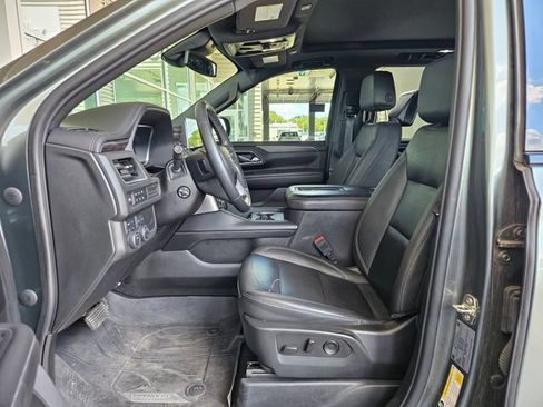 Used 2023 Chevrolet Tahoe Z71 w/ Luxury Package AWD/4WD image 7