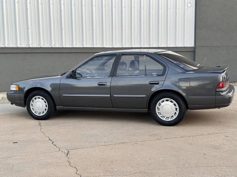 Used 1989 Nissan Maxima SE image 16