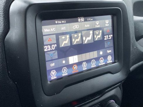 Certified 2019 Jeep Renegade Latitude image 26