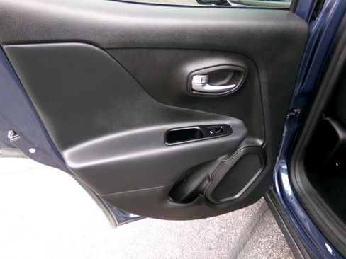 Used 2022 Jeep Renegade Latitude w/ Convenience Group image 28