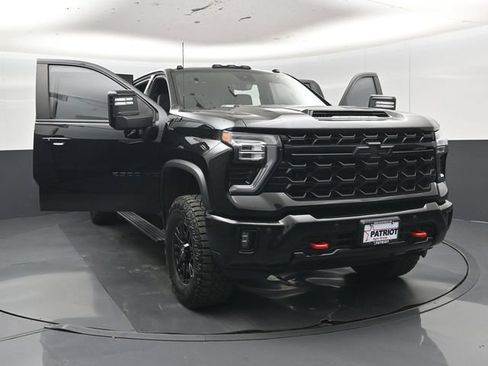 Used 2024 Chevrolet Silverado 2500 ZR2 w/ Technology Package AWD/4WD image 57