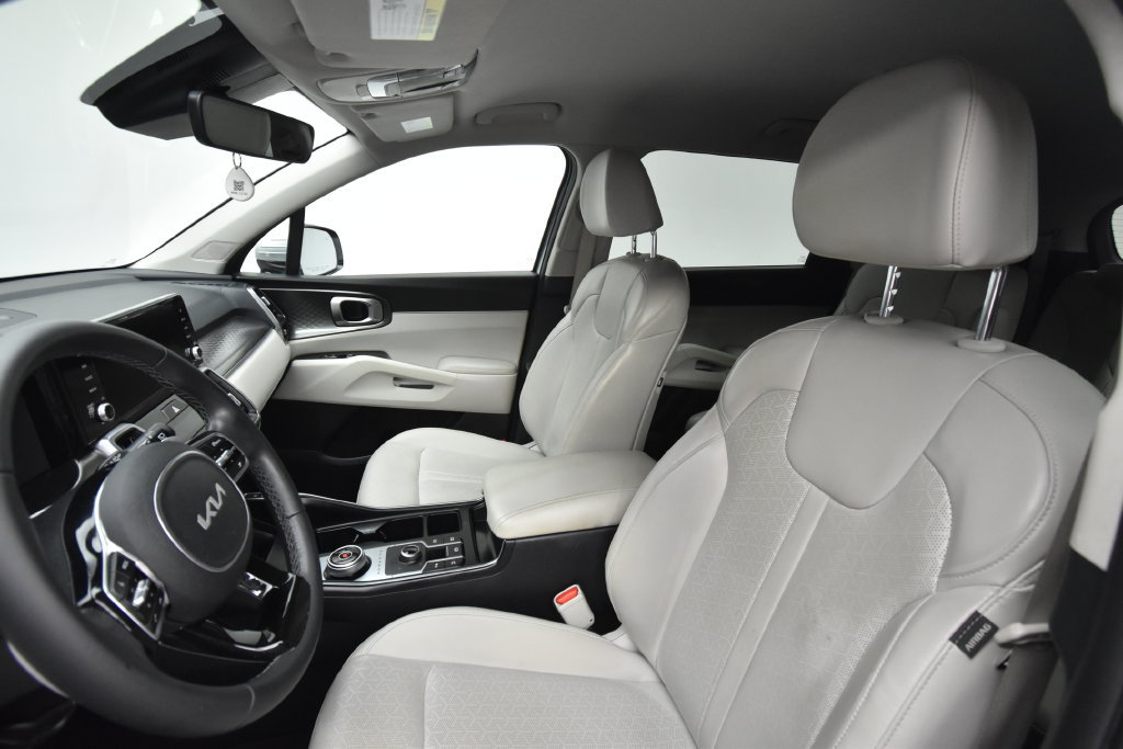 Used 2023 Kia Sorento EX AWD/4WD image 8