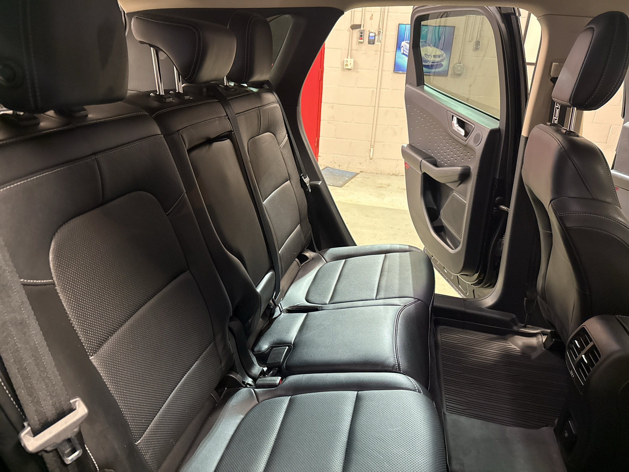 Used 2020 Ford Escape Titanium AWD/4WD image 28