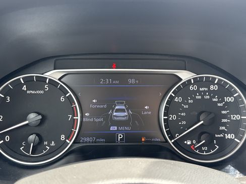 Used 2025 Nissan Altima 2.5 SV FWD image 11