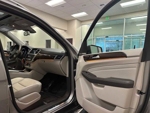 Used 2014 Mercedes-Benz ML 350 4MATIC image 29