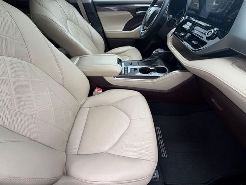 Used 2021 Toyota Highlander Platinum image 36