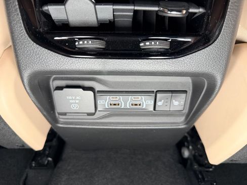Used 2024 Jeep Grand Cherokee Limited AWD/4WD image 11