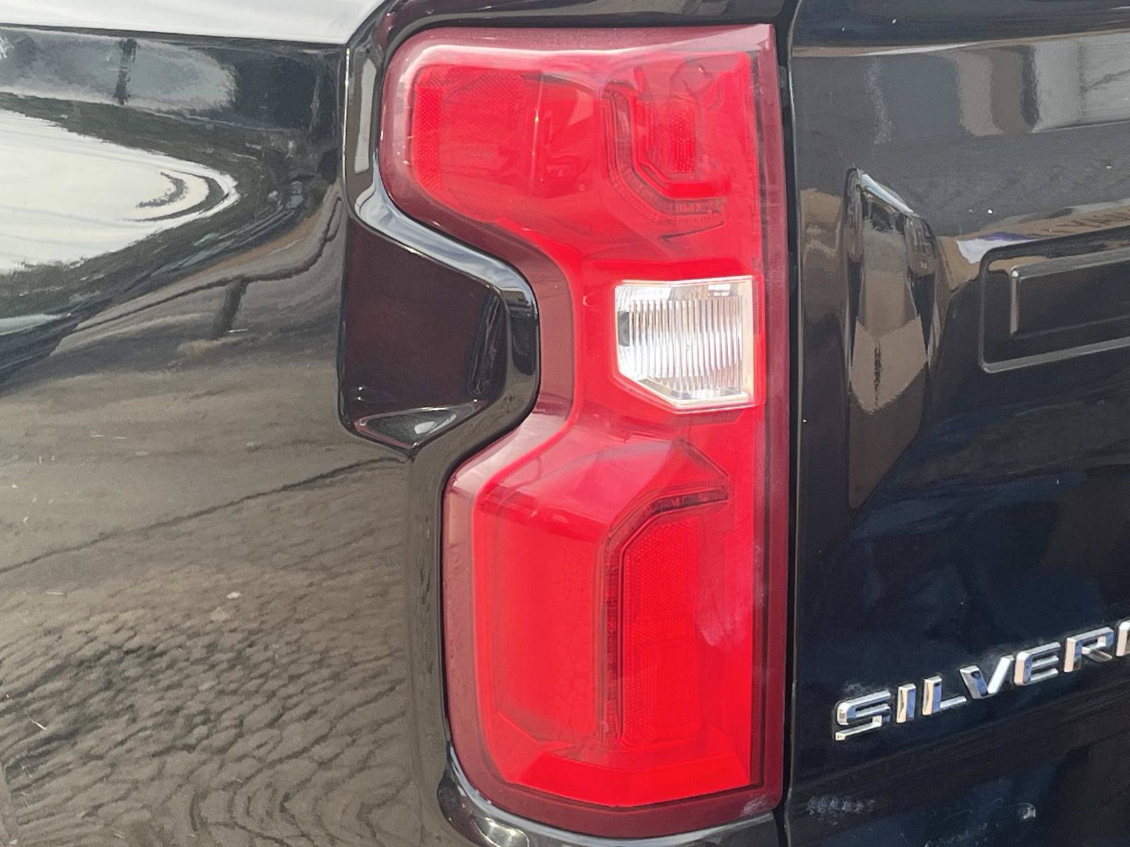 Used 2023 Chevrolet Silverado 1500 LTZ w/ Technology Package AWD/4WD image 5